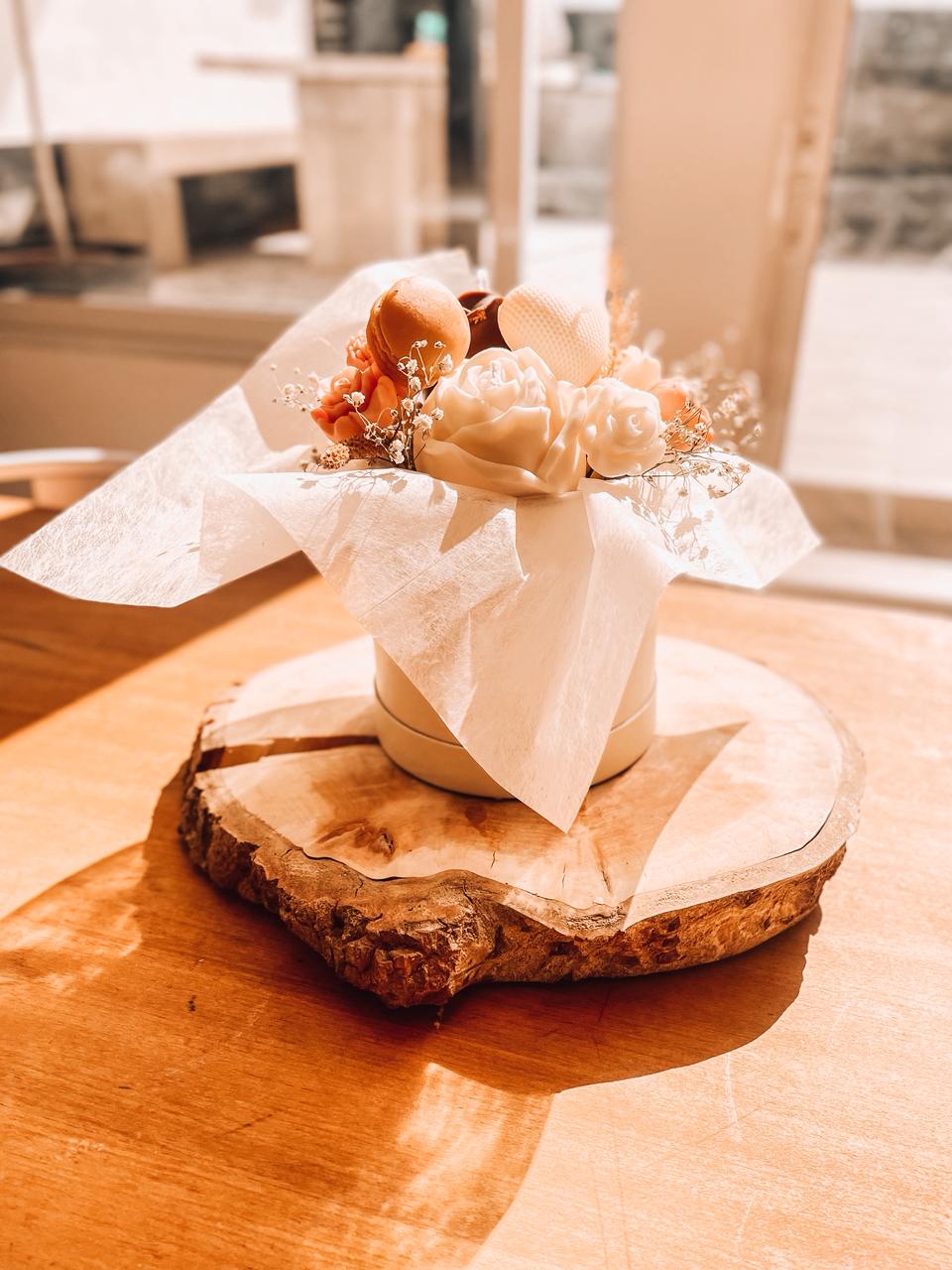 TALLER SOY FLOWER BOUQUET